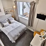 Sandalwood - By The Sea Apartment *