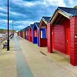 Sandalwood - By The Sea Apartment Saltburn-by-the-Sea