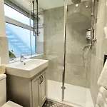 Sandalwood - By The Sea Apartment *
