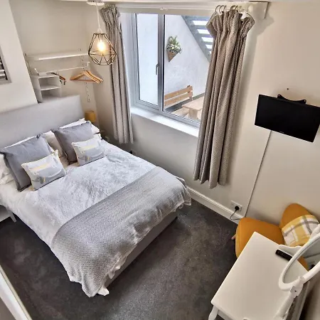 Sandalwood - By The Sea Apartment *