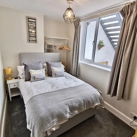 Sandalwood - By The Sea *