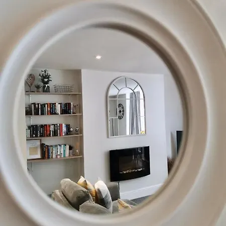 Sandalwood - By The Sea *