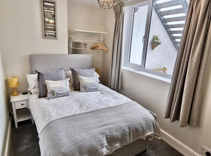 Sandalwood - By The Sea *